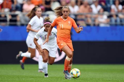 (l-r) Lieke Martens of Netherlands women, Desiree Scott of Canada women during the FIFA Women s World Cup France 2019 group E match between The Netherlands and Canada at Stade Auguste-Delaune on June 20, 2019 in Reims, France FIFA Women s World Cup France 2019 2018 2019 xVIxVIxImagesx xGerritxvanxKeulenxIVx 14780948