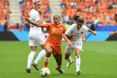 (l-r) Kadeisha Buchanan of Canada women, Shanice van de Sanden of Netherlands women, Jessie Flemming of Canada women during the FIFA Women s World Cup France 2019 group E match between The Netherlands and Canada at Stade Auguste-Delaune on June 20, 2019 in Reims, France FIFA Women s World Cup France 2019 2018 2019 xVIxVIxImagesx xGerritxvanxKeulenxIVx 14780990