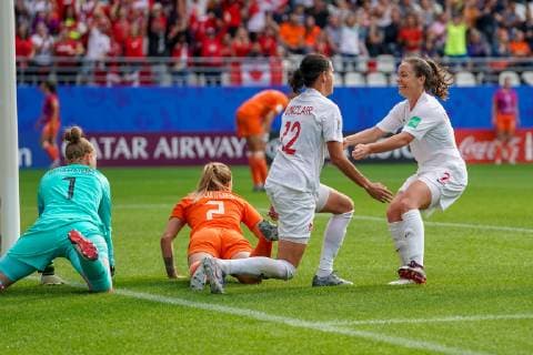 Womens World Cup France 2019 The Netherlands v Canada: Reims 20-06-2019: WK Voetbal: Vrouwen Nederland v Canada: Reims Christine Sinclair of Canada scored goalkeeper Sari van Veenendaal of The Netherlands, Desiree van Lunteren of The Netherlands, Christine Sinclair of Canada, Allysha Chapman of Canada