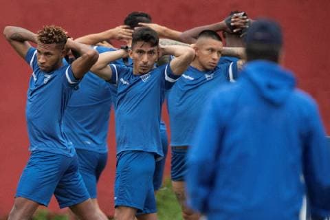 Ecuador s national soccer team head coach Hernan Dario Gomez (C) attends a training session at Barradao stadium in Salvador, Brazil, 20 June 2019. Ecuador s national soccer team training session !ACHTUNG: NUR REDAKTIONELLE NUTZUNG!  Copyright: xJoédsonxAlvesx COPAME1128 20190620-636966680106292038