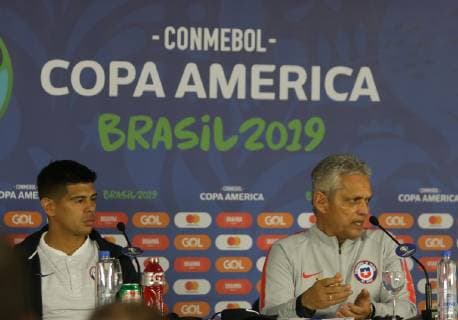 Collective Selection Chile SALVADOR, BA - 20.06.2019: COLLECTIVE SELECTION CHILE - Esteban Pavez and Reinaldo Rueda, during a press conference, PK, Pressekonferenz at the Fonte Nova Arena in Salvador, Bahia, Brazil. (Photo: Tiago Caldas Fotoarena) x1750709x  TiagoxCaldas