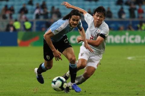 20th June 2019, Arena do Gremio, Porto Alegre, Brazil. Copa America international football, Uruguay versus Japan; Edinson Cavani of Uruguay beats Daiki Sugioka of Japan along the wing  ActionPlus12146021 MaxxPeixoto