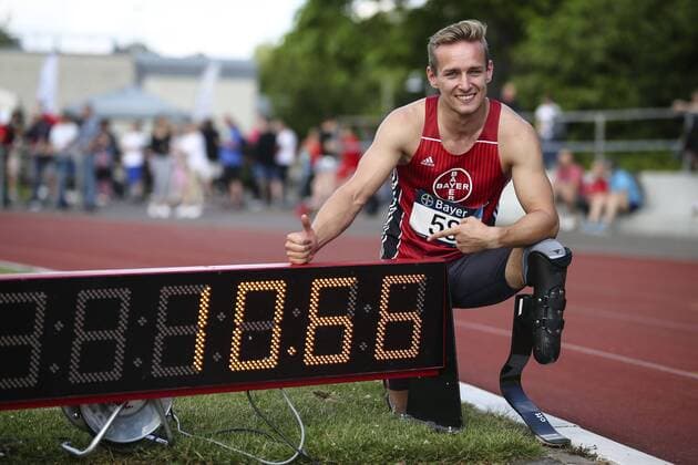 Sport Themen der Woche KW25 Sport Bilder des Tages Integratives Sportfest; Leverkusen, 21.06.2019 Neuer Weltrekord - 10,66s ueber 100m: Johannes Floors, (TSV Bayer 04 Leverkusen - T62); Integratives Sportfest am 21.06.2019 im Manforter Stadion in Leverkusen (Deutschland). *** Integrative Sports Festival Leverkusen, 21 06 2019 New world record 10.66s over 100m Johannes Floors, TSV Bayer 04 Leverkusen T62 Integrative Sports Festival on 21 06 2019 at the Manforter Stadium in Leverkusen Germany xakx