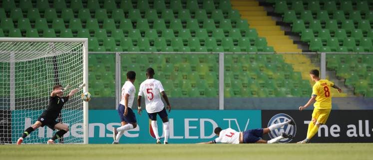 Dean Henderson of England saves a shot from Dennis Man of Romania during the UEFA Under-21 Championship 2019 match at San Marino Stadium, Serravalle. Picture date: 21st June 2019. Picture credit should read: Jonathan Moscrop Sportimage EDITORIAL USE ONLY. No use with unauthorised audio, video, data, fixture lists, club league logos or live services. Online in-match use limited to 120 images, no video emulation. No use in betting, games or single club league player publications. SPI-0103-0004