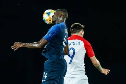 Serravalle, San Marino, 21.06.2019, UEFA U-21 Europameisterschaft Italien 2019, Gruppenphase, Gruppe C, Frankreich - Kroatien, Ibrahima Konate (FRA) und Marin Jakolis (CRO) im Zweikampf ( Defodi-01048-183179