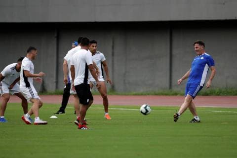 Paraguay s national soccer team player Eduardo Berizzo (R) participates in a Copa America 2019 training session at the Pituacu stadium, in Salvador, Brazil, 21 June 2019. Paraguay s national soccer team training session in Salvador !ACHTUNG: NUR REDAKTIONELLE NUTZUNG!  Copyright: xRaulxSpinassex COPAME1315 20190621-636967571640654949