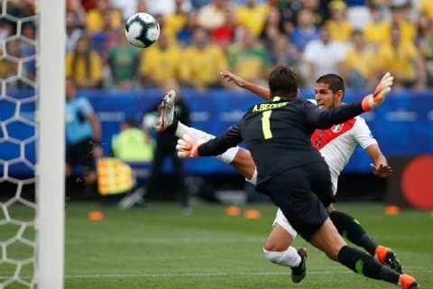 Peru vs. Brazil SÃO PAULO, SP - 22.06.2019: PERU VS. BRAZIL - Luis Afonso Abram Ugarelli of Peru contests Alisson ball of Brazil during match between Peru and Brazil, valid for the last round group phase of Copa América 2019, held this Saturday (22) at the Corinthians Arena in São Paulo, SP. (Photo: Marcelo Machado de Melo Fotoarena) x1751219x  MarceloxMachadoxdexMelo