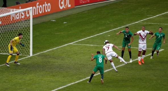 Venezuela s Darwin Machis (C) scores during the Copa America 2019 Group A soccer match between Bolivia and Venezuela, at the Mineirao Stadium, in Bello Horizonte, Brazil, 22 June 2019. Bolivia vs. Venezuela !ACHTUNG: NUR REDAKTIONELLE NUTZUNG!  Copyright: xPauloxFonsecax SCA1439 20190622-636968359463047989