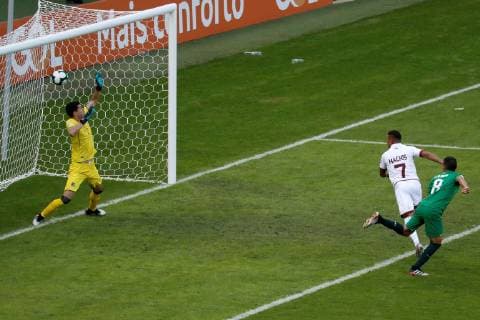 Venezuela s Darwin Machis (C) scores during the Copa America 2019 Group A soccer match between Bolivia and Venezuela, at the Mineirao Stadium, in Bello Horizonte, Brazil, 22 June 2019. Bolivia vs. Venezuela !ACHTUNG: NUR REDAKTIONELLE NUTZUNG!  Copyright: xPauloxFonsecax SCA1442 20190622-636968361712989416