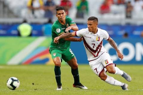Venezuela s Machis (R) vies for the ball with Diejo Bejarano (L) during the Copa America 2019 Group A soccer match between Bolivia and Venezuela, at the Mineirao Stadium, in Bello Horizonte, Brazil, 22 June 2019. Bolivia vs. Venezuela !ACHTUNG: NUR REDAKTIONELLE NUTZUNG!  Copyright: xJuanxIgnacioxRoncoronix SCA1463 20190622-636968372150070036