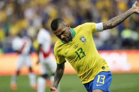 Peru vs. Brazil SÃO PAULO, SP - 22.06.2019: PERU VS. BRAZIL - Celebration of the goal of Daniel Alves, the fourth of Brazil during a match between Peru and Brazil, valid for the group phase of Copa America 2019, held this Saturday (22) at the Corinthians Arena in São Paulo, SP. (Photo: Ricardo Moreira Fotoarena) x1751312x  RicardoxMoreira