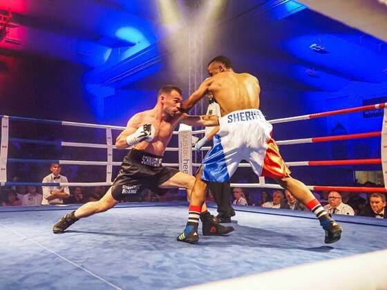 Sport Themen der Woche KW25 Sport Bilder des Tages Timo Schwarzkopf (Germany, schwarze Hose) vs Gift Bholo (Suedafrika, weisse Hose), Super Lightweight (63,503 kg) GER, Boxen, Wangen, Firat Aslan vs Cesar D. Crenz, 22.06.2019 Wangen *** Timo Schwarzkopf Germany, black pants vs. poison Bholo South Africa, white pants , Super Lightweight 63,503 kg GER, boxes, cheeks, Firat Aslan vs. Cesar D Crenz, 22 06 2019 cheeks Copyright: xEIBNER Florian_Wolfx EP_FWF