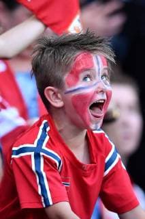 (190623) -- NICE, June 23, 2019 (Xinhua) -- A fan cheers the Norwegian team before the round of 16 match between Norway and Australia at the 2019 FIFA Women s World Cup in Nice, France on June 22, 2019. (Xinhua Chen Yichen) (SP)FRANCE-NICE-2019 FIFA WOMEN S WORLD CUP-ROUND OF 16-NORWAY VS AUSTRALIA 