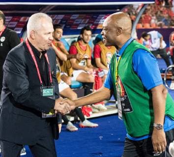CAIRO, EGYPT - JUNE 21: coach Javier Aguirre of Egypt and Sunday Marimo Chidzambga of Zimbabwe during the 2019 Africa Cup of Nations Group A match between Egypt and Zimbabwe at Cairo International Stadium on June 21, 2019 in Cairo, Egypt. (Photo by Sebastian Frej) SPO, SOC, FOI, SPO, SOC, FOI  Copyright: xSebastianxFrej