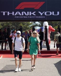 Le Castellet, France, 23.06.2019, Formel 1, Formula 1, French Grand Prix, Valtteri Bottas (FIN 77), Mercedes-AMG Petronas Motorsport mit seiner Ehefrau Emilia ( Defodi-09-506-033889