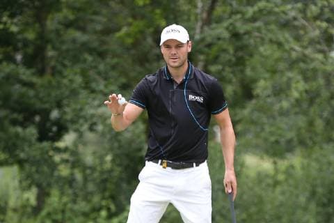 Martin Kaymer (GER) auf dem Green mit dem Ball in der Hand nach seinem Birdie, BMW International Open 2019, Golf, Tag 4, Finale, 23.06.2019 Moosinning Bayern Deutschland