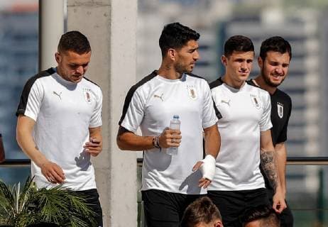 Uruguay s forward Luis Suarez (C) participates during a training session at Fluminense s facilities in Rio de Janeiro, Brazil, 23 June 2019. Uruguay will face Chile in their Copa America Brazil 2019 Group C match on 25 June 2019. Uruguay s national soccer team training !ACHTUNG: NUR REDAKTIONELLE NUTZUNG!  Copyright: xAntonioxLacerdax COPAME1498 20190623-636969090793129612