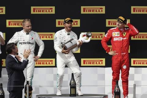 HAMILTON Lewis F1 Team Mercedes AMG Sieger bei der Siegerehrung mit Pokal mit BOTTAS und LECLERC Formel 1 GP 2019 Frankreich am 23.06.2019 in Le Castellet