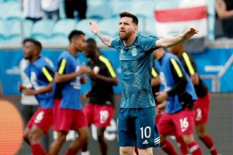 Argentina s national soccer team player Lionel Messi warms up before the Copa America 2019 Group B soccer match between Qatar and Argentina, at Arena do Gremio Stadium in Porto Alegre , Brazil, 23 June 2019. Qatar vs. Argentina !ACHTUNG: NUR REDAKTIONELLE NUTZUNG!  Copyright: xSebastiaoxMoreirax SCA1514 20190623-636969197892163464