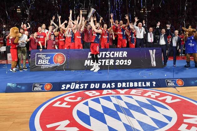 Sport Themen der Woche KW25 Sport Bilder des Tages Teamfoto,Team,Mannschaft,Mannschaftsfoto. DANILO BARTHEL (FCB) mit Pokal,Cup,Trophaee, Jubel,Freude,Begeisterung,. Deutscher Meister,winner,Sieger,Champion. Basketball 1.Bundesliga,FINALE,Spiel 3. FC Bayern Muenchen-Alba Berlin 93-88, am 23.06.2019 ,A U D I D O M E. *** Teamphoto,Team,Team,Teamphoto DANILO BARTHEL FCB with Cup,Cup,Trophaee,Jubel,Joy,Enthusiasm,German Champion,Winner,Champion Basketball 1 Bundesliga,FINALE,Match 3 FC Bayern Muenchen Alba Berlin 93 88, on 23 06 2019 ,A U D I D O M E
