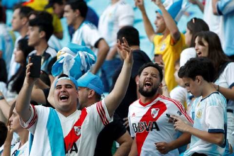 Argentina s fans before the Copa America 2019 Group B soccer match between Qatar and Argentina, at Arena do Gremio Stadium in Porto Alegre , Brazil, 23 June 2019. Qatar vs. Argentina !ACHTUNG: NUR REDAKTIONELLE NUTZUNG!  Copyright: xJosexMendezx SCA1520 20190623-636969203397744135