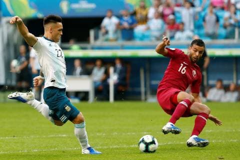 Argentina s Lautaro Martinez (L) scores a goal during the Copa America 2019 Group B soccer match between Qatar and Argentina, at Arena do Gremio Stadium in Porto Alegre , Brazil, 23 June 2019. Qatar vs. Argentina !ACHTUNG: NUR REDAKTIONELLE NUTZUNG!  Copyright: xJosexMendezx SCA1535 20190623-636969216018734787