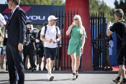 Motorsports: FIA Formula One World Championship, WM, Weltmeisterschaft 2019, Grand Prix of France, 77 Valtteri Bottas (FIN, Mercedes AMG Petronas Motorsport) with his wife Emilia Le Castellet France