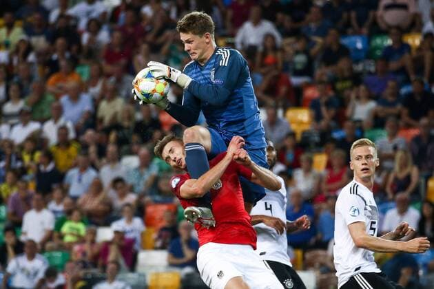 Sport Themen der Woche KW25 Sport Bilder des Tages SOCCER - U21, U 21 EURO 2019, AUT vs GER UDINE,ITALY,23.JUN.19 - SOCCER - OEFB international match, Länderspiel, Nationalmannschaft Under-21 European Championship, EM, Europameisterschaft 2019, group stage, Austria vs Germany. Image shows Sasa Kalajdzic (AUT), Alexander Nuebel and Timo Baumgartl (GER). GEPAxpictures xDanielxGoetzhaber
