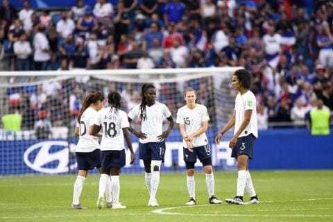 FAIR PLAY - 19 GRIEDGE MBOCK (FRA) - 15 ELISE BUSSAGLIA (FRA) - 03 WENDIE RENARD (FRA) FOOTBALL : France vs Bresil - Fifa Coupe du Monde Feminine 2019 - 23 06 2019 AnthonyBIBARD FEP Panoramic 