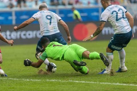 Qatar vs Argentina PORTO ALEGRE, RS - 23.06.2019: QATAR VS ARGENTINA - Sergio Agüero is in contention for a match between Qatar and Argentina, valid for the 2019 Copa America group stage, held this Sunday (23) at the Grêmio Arena in Porto Alegre, RS. (Photo: Raul Pereira Fotoarena) x1751765x  RaulxPereira