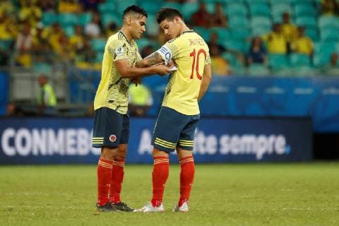 Colombia s Radamel Falcao (L) puts the captain band on James (R) during the Copa America 2019 Group B soccer match between Colombia and Paraguay, at Arena Fonte Nova Stadium in Salvador, Brazil, 23 June 2019. Colombia vs. Paraguay !ACHTUNG: NUR REDAKTIONELLE NUTZUNG!  Copyright: xRaulxSpinassex SCA16120 20190623-636969258957162359