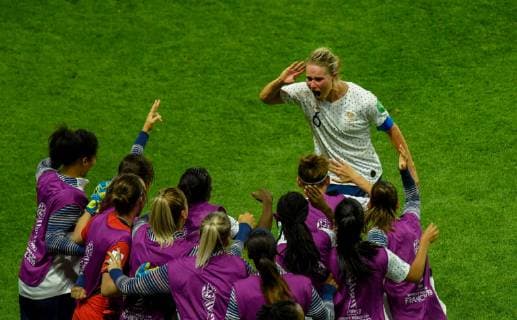 Sport Bilder des Tages Joie des joueurs de l equipe France - But de Amandine HENRY ( France ) FOOTBALL : France vs Bresil - Coupe du Monde Feminine - Le Havre - 23 06 2019 FedericoPestellini Panoramic 
