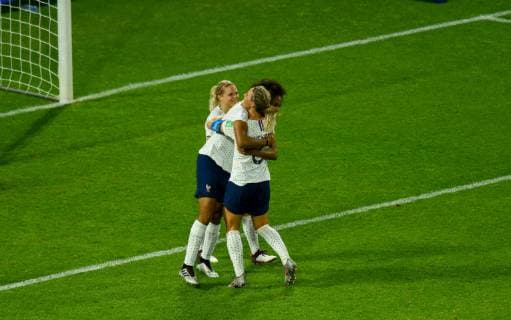 Joie des joueurs de l equipe France - But de Amandine HENRY ( France ) FOOTBALL : France vs Bresil - Coupe du Monde Feminine - Le Havre - 23 06 2019 FedericoPestellini Panoramic 