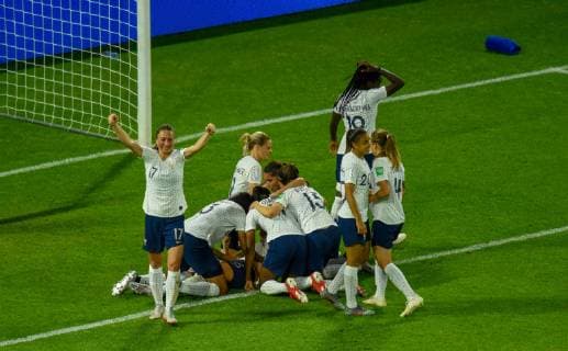 Joie des joueurs de l equipe France - But de Amandine HENRY ( France ) FOOTBALL : France vs Bresil - Coupe du Monde Feminine - Le Havre - 23 06 2019 FedericoPestellini Panoramic 