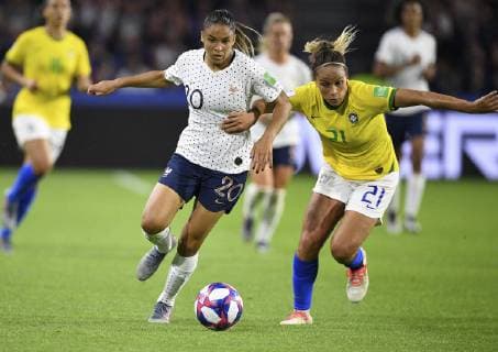 (190624) -- LE HAVRE, June 24, 2019 -- Delphine Cascarino (L) of France vies with Monica of Brazil during the round of 16 match between France and Brazil at the 2019 FIFA Women s World Cup in Le Havre, France on June 23, 2019. France won 2-1. ) (SP)FRANCE-LE HAVRE-FOOTBALL-2019 FIFA WOMEN S WORLD CUP-ROUDN OF 16-FRANCE VS BRAZIL JackxChan 