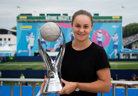 June 24, 2019 - Birmingham, GREAT BRITAIN - Ashleigh Barty of Australia poses with the Chris Evert World No.1 trophy ahead of the 2019 Nature Valley International WTA, Tennis Damen Premier tennis tournament Nature Valley International 2019, Tennis, Eastbourne, Great Britain - June 24 - ZUMAa181 20190624_zaa_a181_021 Copyright: xAFP7x
