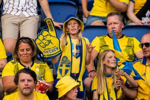 190624 Fans of Sweden during the FIFA WomenÂ s World Cup round of sixteen match between Sweden and Canada on June 24, 2019 in Paris. Photo: Simon Hastegard Bildbyran Kod SH 180086 bbeng fotboll football fotball soccer dam women kvinner frankrike france vm vm 2019 verdensmesterskap världsmästerskap fifa women s world cup 2019 world cup attondelsfinal knockout stage canada kanada sverige sweden fan supporter läktare publik Copyright: SIMONxHASTEGARD BB190624SH022