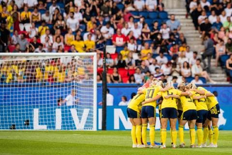 190624 Players of Sweden during the FIFA WomenÂ s World Cup round of sixteen match between Sweden and Canada on June 24, 2019 in Paris. Photo: Simon Hastegard Bildbyran Kod SH 180086 bbeng fotboll football fotball soccer dam women kvinner frankrike france vm vm 2019 verdensmesterskap världsmästerskap fifa women s world cup 2019 world cup attondelsfinal knockout stage canada kanada sverige sweden Copyright: SIMONxHASTEGARD BB190624SH024