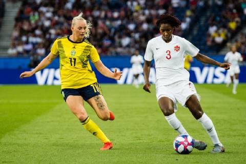 190624 Stina Blackstenius of Sweden and Kadeisha Buchanan of Canada during the FIFA WomenÂ s World Cup round of sixteen match between Sweden and Canada on June 24, 2019 in Paris. Photo: Simon Hastegard Bildbyran Kod SH 180086 bbeng fotboll football fotball soccer dam women kvinner frankrike france vm vm 2019 verdensmesterskap världsmästerskap fifa women s world cup 2019 world cup attondelsfinal knockout stage canada kanada sverige sweden Copyright: SIMONxHASTEGARD BB190624SH046