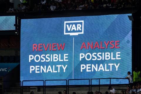 190624 VAR check during the FIFA WomenÂ s World Cup round of sixteen match between Sweden and Canada on June 24, 2019 in Paris. Photo: Simon Hastegard Bildbyran Kod SH 180086 bbeng fotboll football fotball soccer dam women kvinner frankrike france vm vm 2019 verdensmesterskap världsmästerskap fifa women s world cup 2019 world cup attondelsfinal knockout stage canada kanada sverige sweden Copyright: SIMONxHASTEGARD BB190624SH079