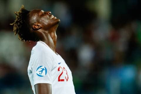Serravalle, San Marino, 24.06.2019, UEFA U-21 Europameisterschaft Italien 2019, Gruppenphase, Gruppe C, Kroatien - England, Tammy Abraham (GBR) gestikuliert, gestik ( Defodi-01048-184156