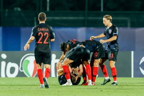 Serravalle, San Marino, 24.06.2019, UEFA U-21 Europameisterschaft Italien 2019, Gruppenphase, Gruppe C, Kroatien - England, jubel, Torjubel um Nikola Vlasic (CRO) nach dem treffer zum 2:2 ( Defodi-01048-184159