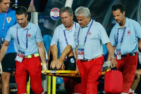Serravalle, San Marino, 24.06.2019, UEFA U-21 Europameisterschaft Italien 2019, Gruppenphase, Gruppe C, Kroatien - England, Nikola Vlasic (CRO) wird abtransportiert ( Defodi-01048-184163