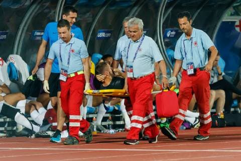 Serravalle, San Marino, 24.06.2019, UEFA U-21 Europameisterschaft Italien 2019, Gruppenphase, Gruppe C, Kroatien - England, Nikola Vlasic (CRO) wird abtransportiert ( Defodi-01048-184164