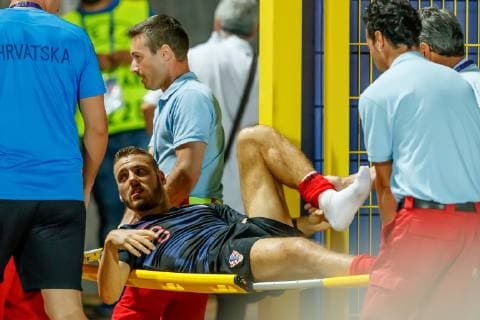 Serravalle, San Marino, 24.06.2019, UEFA U-21 Europameisterschaft Italien 2019, Gruppenphase, Gruppe C, Kroatien - England, Nikola Vlasic (CRO) wird abtransportiert ( Defodi-01048-184166
