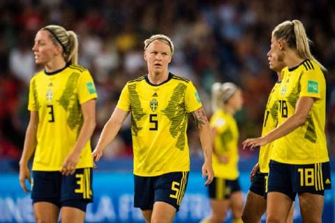 190624 Linda Sembrant, Nilla Fischer and Fridolina Rolfö of Sweden during the FIFA WomenÂ s World Cup round of sixteen match between Sweden and Canada on June 24, 2019 in Paris. Photo: Simon Hastegard Bildbyran Kod SH 180086 bbeng fotboll football fotball soccer dam women kvinner frankrike france vm vm 2019 verdensmesterskap världsmästerskap fifa women s world cup 2019 world cup attondelsfinal knockout stage canada kanada sverige sweden Copyright: SIMONxHASTEGARD BB190624SH099