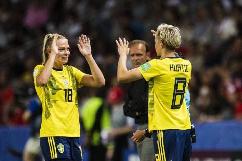 190624 Fridolina Rolfö of Sweden and Lina Hurtig of Sweden during the FIFA WomenÂ s World Cup round of sixteen match between Sweden and Canada on June 24, 2019 in Paris. Photo: Simon Hastegard Bildbyran Kod SH 180086 bbeng fotboll football fotball soccer dam women kvinner frankrike france vm vm 2019 verdensmesterskap världsmästerskap fifa women s world cup 2019 world cup attondelsfinal knockout stage canada kanada sverige sweden Copyright: SIMONxHASTEGARD BB190624SH102