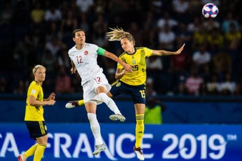 190624 Christine Sinclair of Canada and Nathalie Björn of Sweden during the FIFA WomenÂ s World Cup round of sixteen match between Sweden and Canada on June 24, 2019 in Paris. Photo: Simon Hastegard Bildbyran Kod SH 180086 bbeng fotboll football fotball soccer dam women kvinner frankrike france vm vm 2019 verdensmesterskap världsmästerskap fifa women s world cup 2019 world cup attondelsfinal knockout stage canada kanada sverige sweden Copyright: SIMONxHASTEGARD BB190624SH106