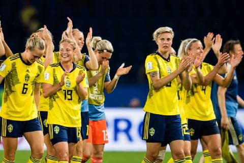 190624 Magdalena Eriksson, Anna Anvegard, Lina Hurtig and Hanna Glas of Sweden celebrates winning during the FIFA WomenÂ s World Cup round of sixteen match between Sweden and Canada on June 24, 2019 in Paris. Photo: Simon Hastegard Bildbyran Kod SH 180086 bbeng fotboll football fotball soccer dam women kvinner frankrike france vm vm 2019 verdensmesterskap världsmästerskap fifa women s world cup 2019 world cup attondelsfinal knockout stage canada kanada sverige sweden jubel celelbration Copyright: SIMONxHASTEGARD BB190624SH118