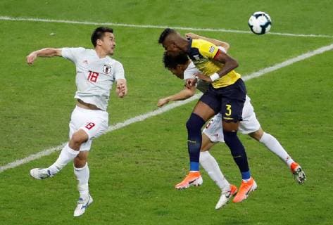 Ecuador s Robert Arboleda (R) vies for the ball with Japan s Shinji Okazaki (L) and Takehiro Tomiyasu during the Copa America 2019 Group C soccer match between Ecuador and Japan, at Mineirao Stadium in Belo Horizonte, Brazil, 24 June 2019. Ecuador vs. Japan !ACHTUNG: NUR REDAKTIONELLE NUTZUNG!  Copyright: xPauloxFonsecax SCA1834 20190625-636970219665363538